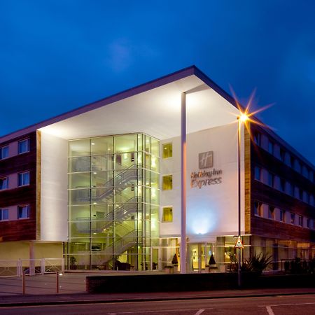 Holiday Inn Express, Chester Racecourse By Ihg Экстерьер фото