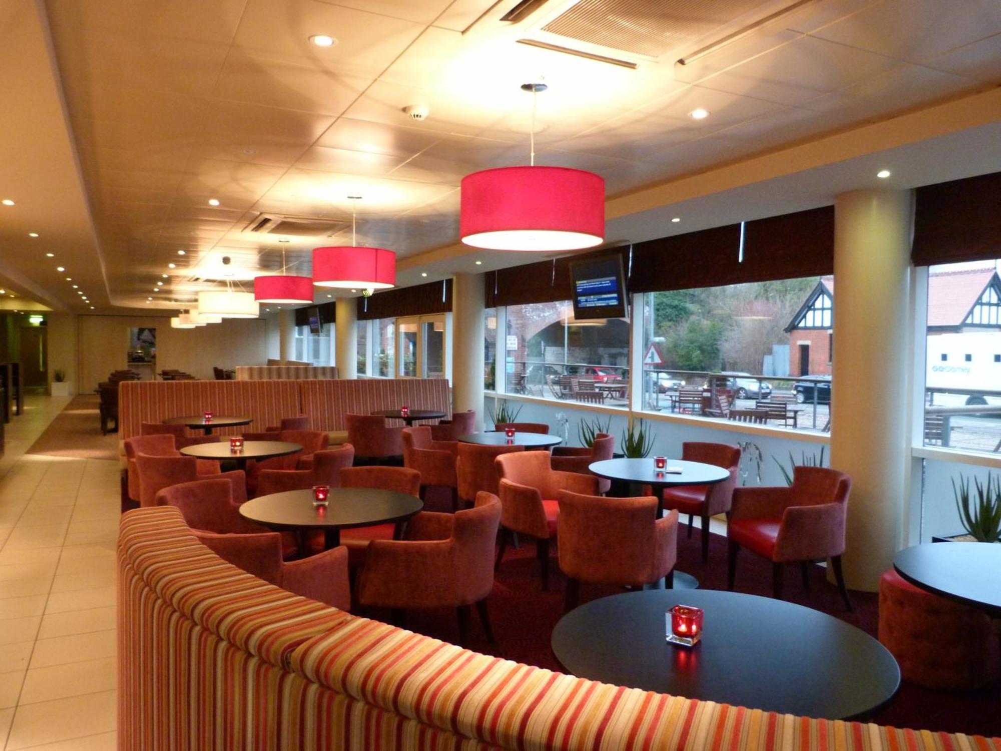 Holiday Inn Express, Chester Racecourse By Ihg Экстерьер фото